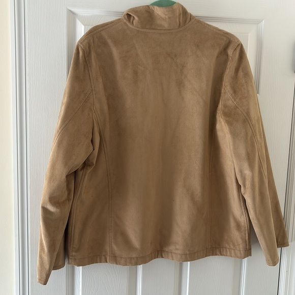 Women’s faux suede in a tan color and lined in a plaid in a size XL - Picture 3 of 4